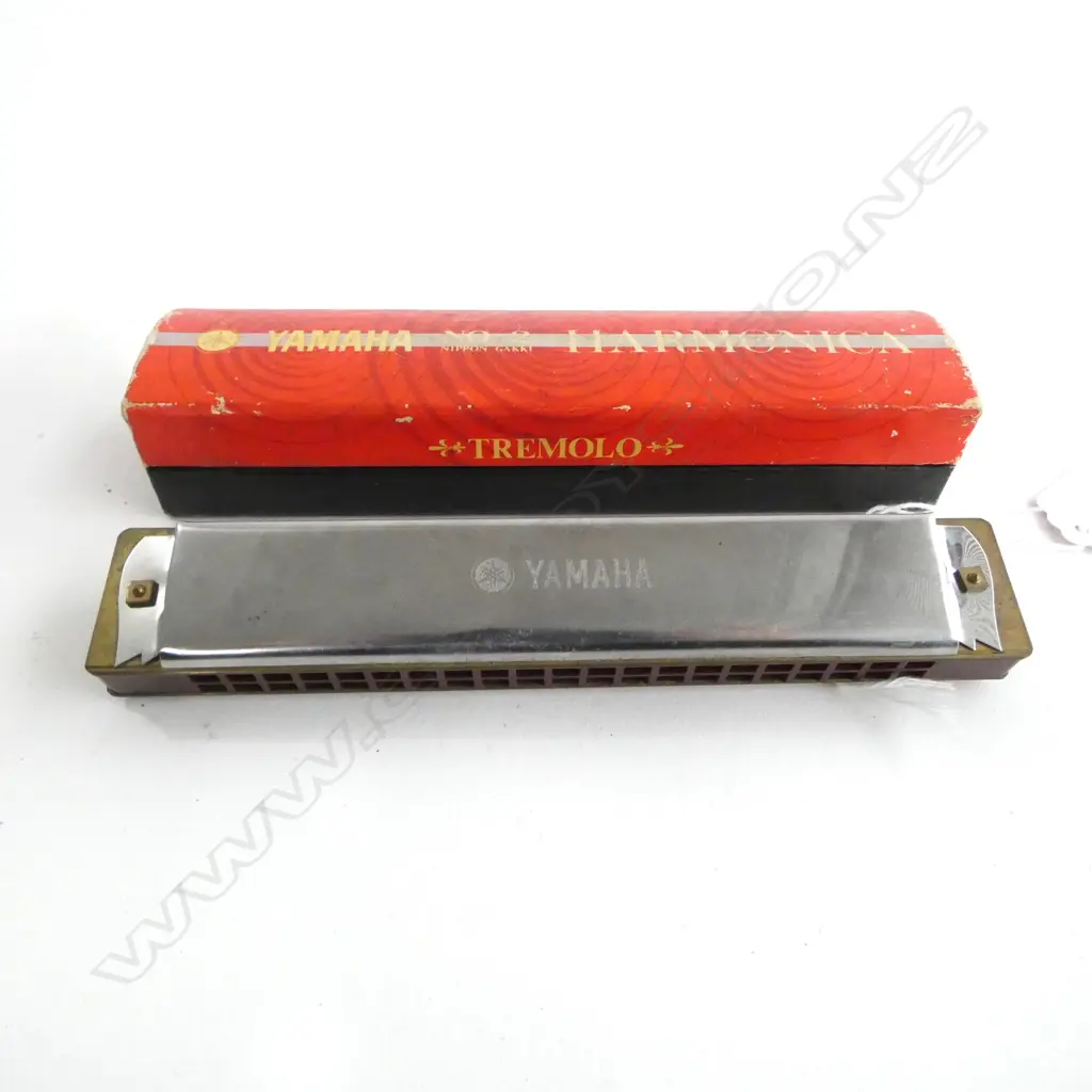 VINTAGE YAMAHA 'TREMOLO' HARMONICA in original box Image 1++