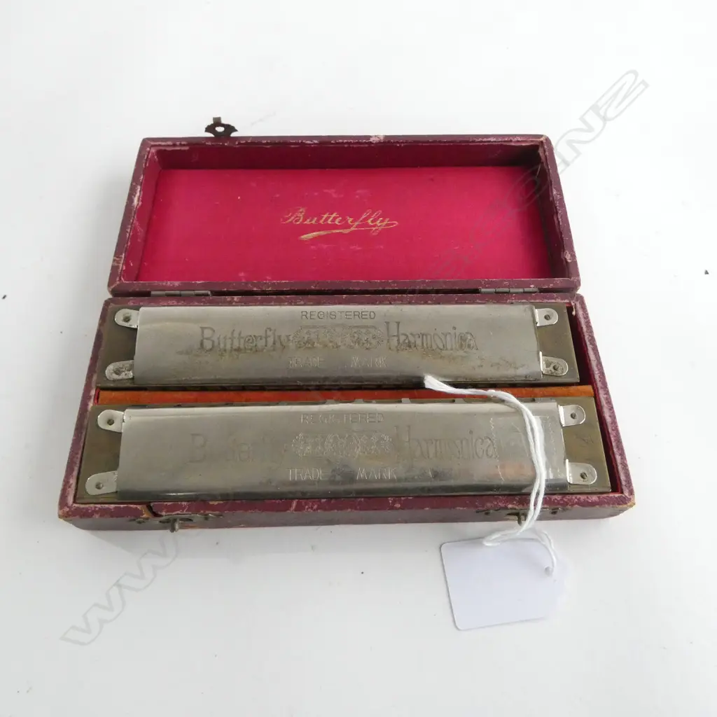 BOXED PAIR OF VINTAGE 'BUTTERFLY' HARMONICAS Image 1++