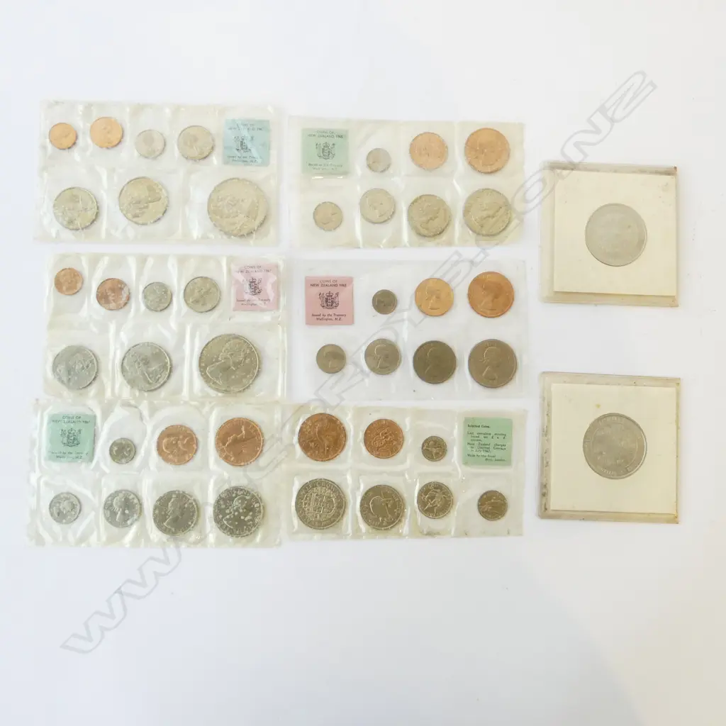 6 SETS OF COINS OF N.Z.+ 2 RICHARD PEARSE COM. COINS Image 1++