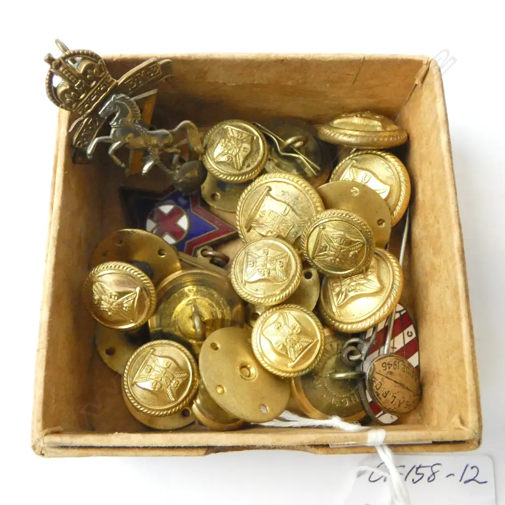 VINTAGE MILITARY BUTTONS & BADGES  Image 1++