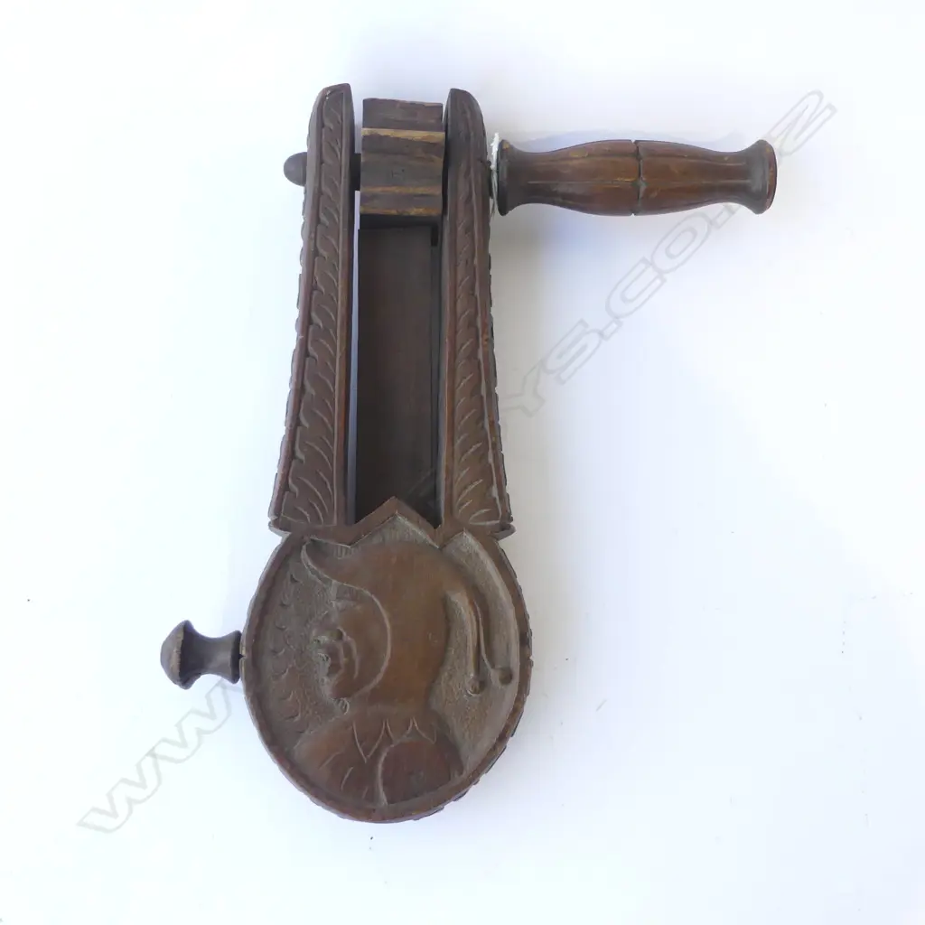 VINTAGE WOODEN CLACKER 'YE SHALL E COMPREENDE ALLE VAGRANTE & MEN' W.270mm Image 1++