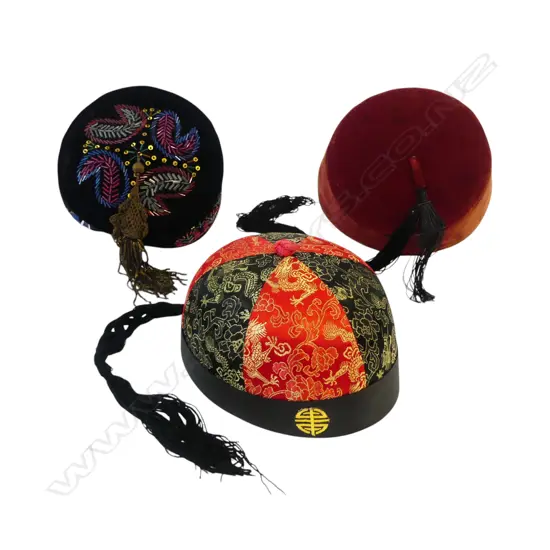 3 VINTAGE HATS INCLUDING FEZ