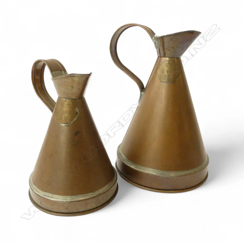 TWO ANTIQUE COPPER MEASURES ‘ER’ CROWN MARK ‘SM’ 1 LITRE & 2 LITRE, H.270MM H.210MM  Image 1++