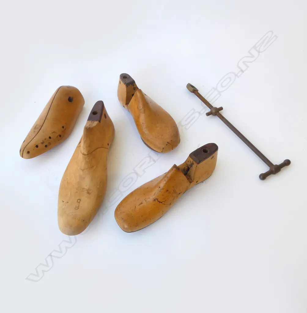 PR WOOD SHOE LASTS + 2 OTHERS Image 1++
