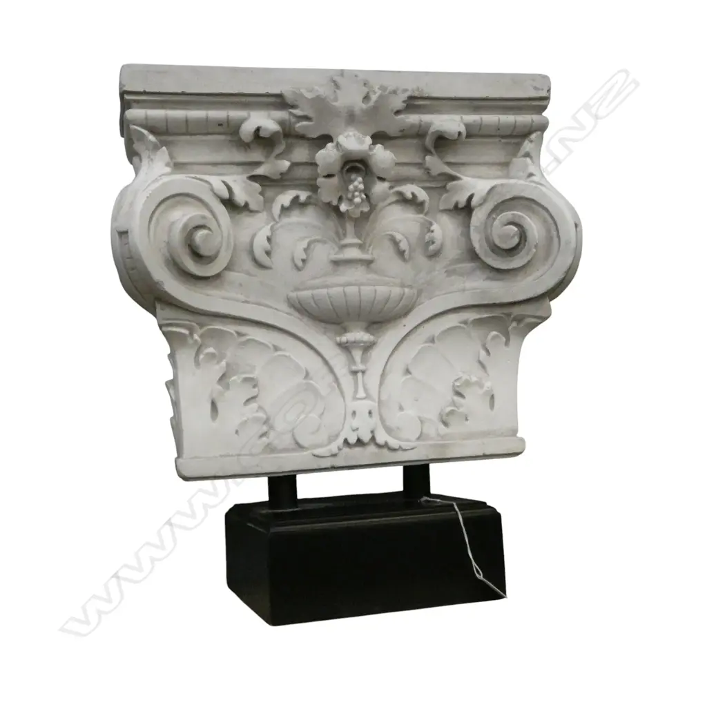 MOUNTED PLASTER CAPITAL H.470mm Image 1++