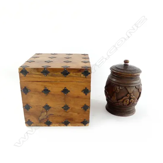 2 WOODEN CONTAINERS; CUBE & JAR H.160mm