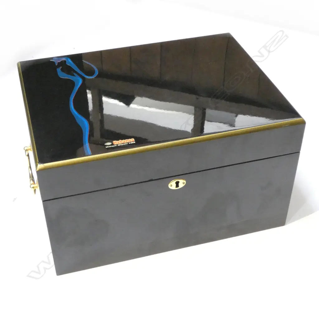 MODERN 'HABANOS' HUMIDOR WITH GLOSSY BLACK EXTERIOR AND FULLY FITTED INTERIOR 360x280x210mm Image 1++