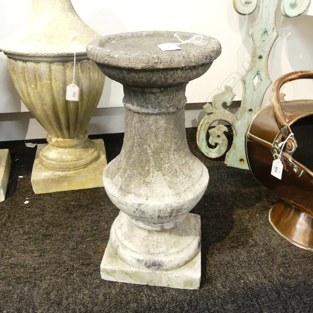 COMPOSITE STONE GARDEN STAND H.390mm Image 1++