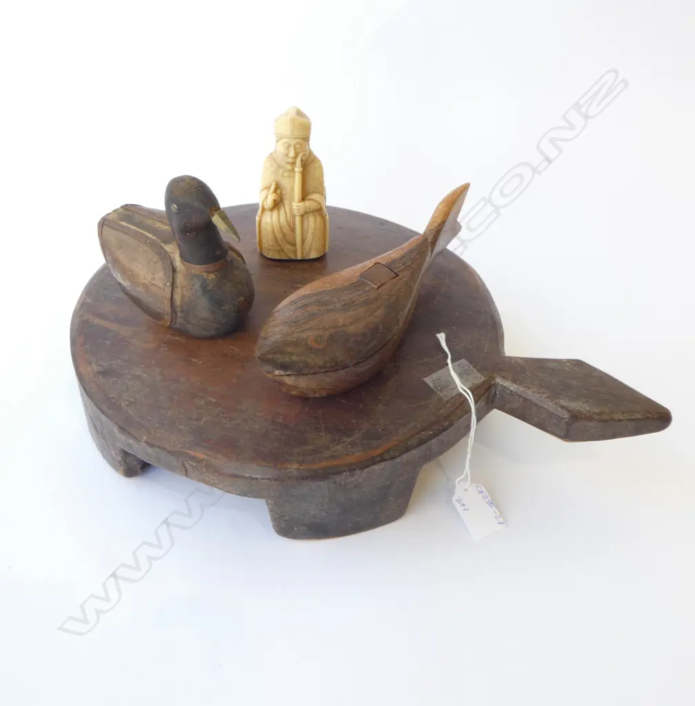 2 WOODEN ORNAMENTS + WOOD TURTLE & RESIN FIGURE  Image 1++
