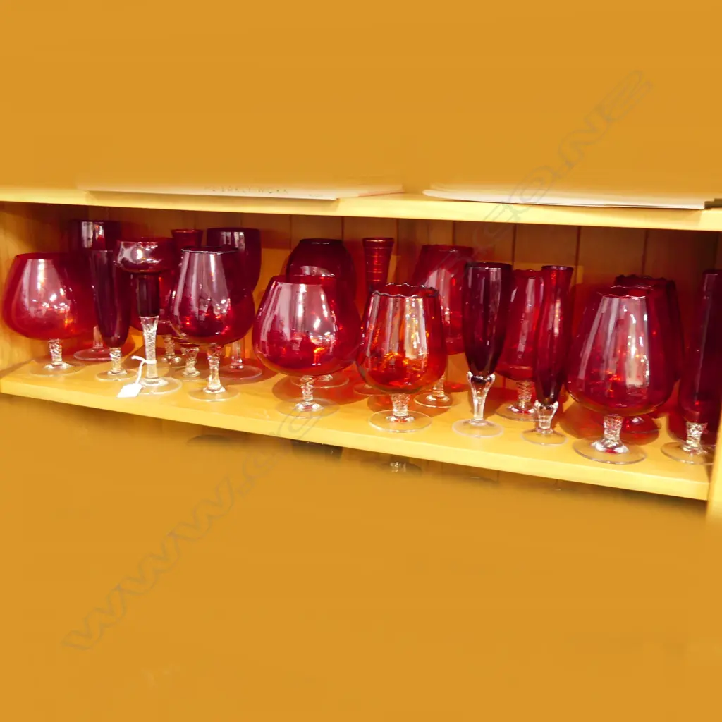 20 PCES RED ART GLASS H.210mm Image 1++