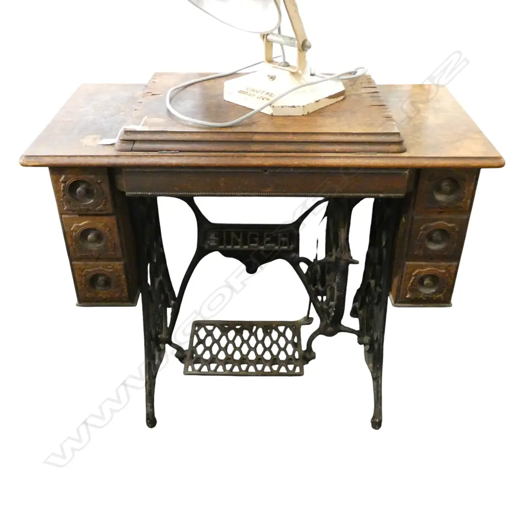 OAK SINGER TREADLE SEWING MACHINE 930x460x790mm veneer faults to top Image 1++