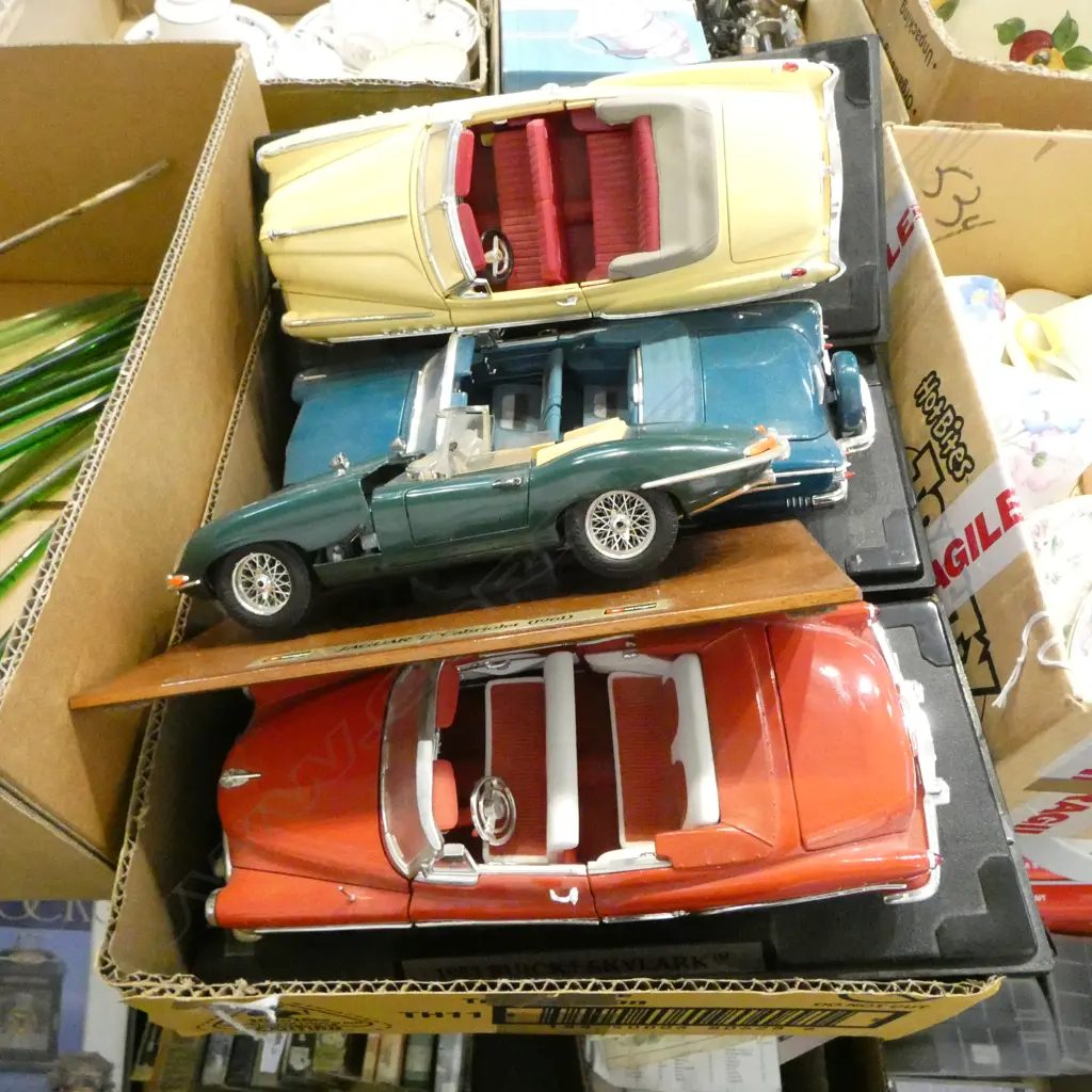 5 MOUNTED CLASSIC CAR MODELS; BBURAGO, MOTOR MAX, etc Image 1++