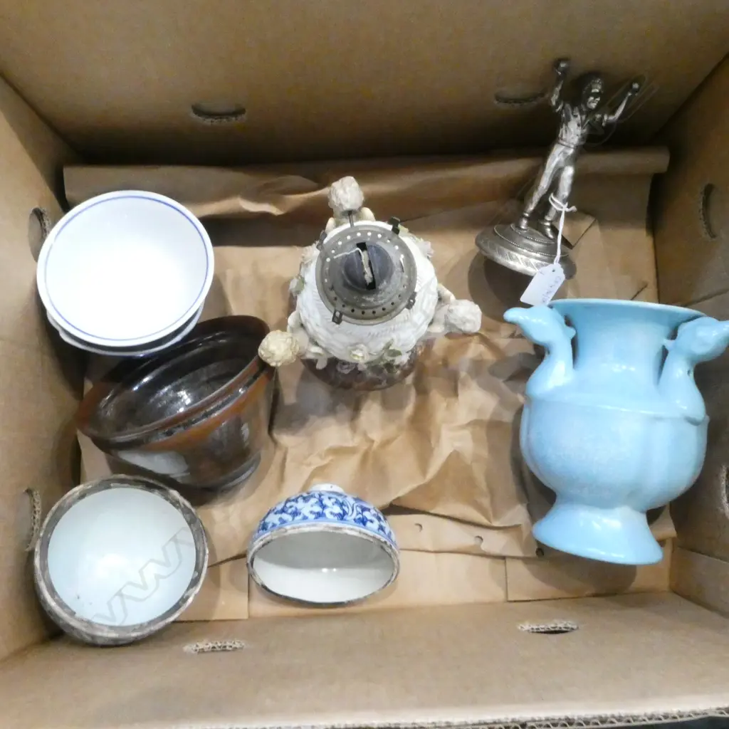 7 PCES; 5 ORIENTAL CERAMICS, GERMAN KERO LAMP BASE AF, EP MAN w. ARMS RAISED H.145mm Image 1++