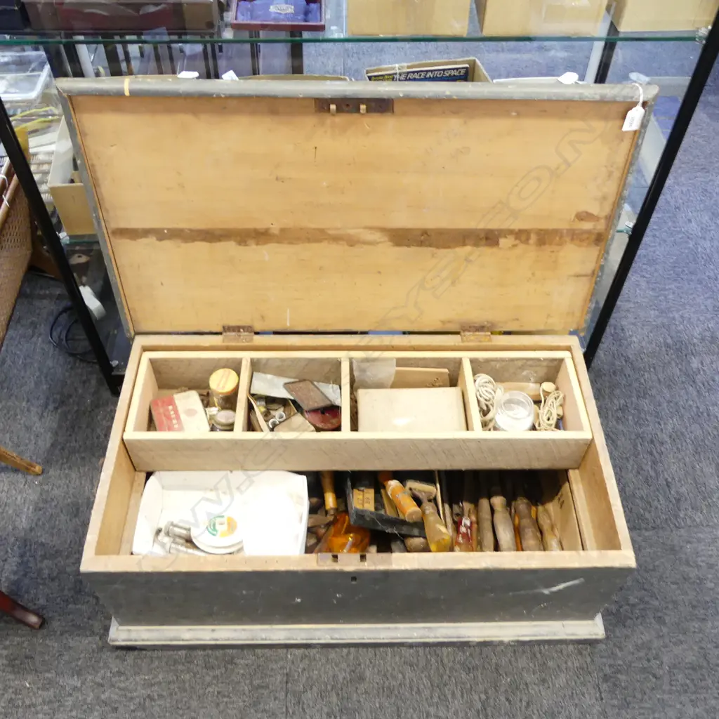 VINTAGE CABINET MAKERS FITTED TOOL CHEST w. ASST. TOOLS etc 800x440x310mm Image 1++