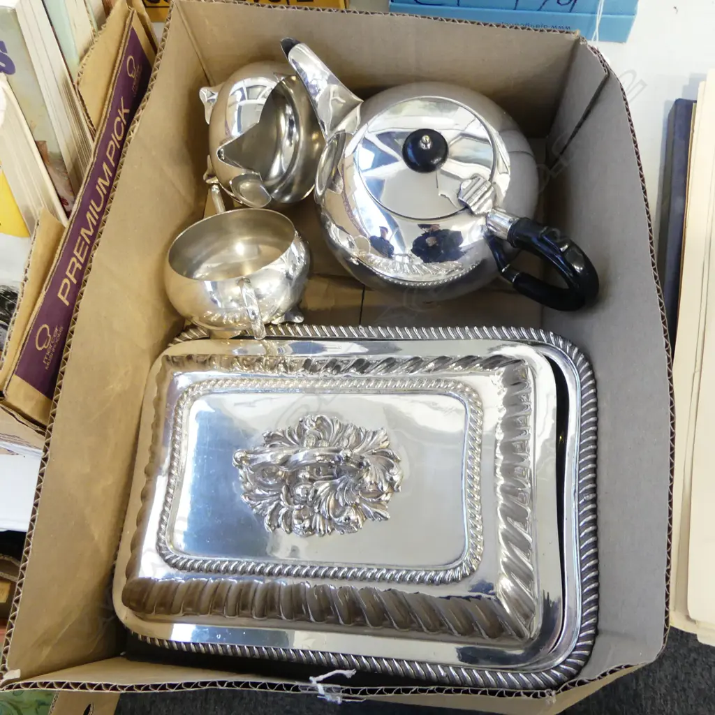 VINTAGE SILVER PLATE LIDDED DISH, TEAPOT & M/S Image 1++