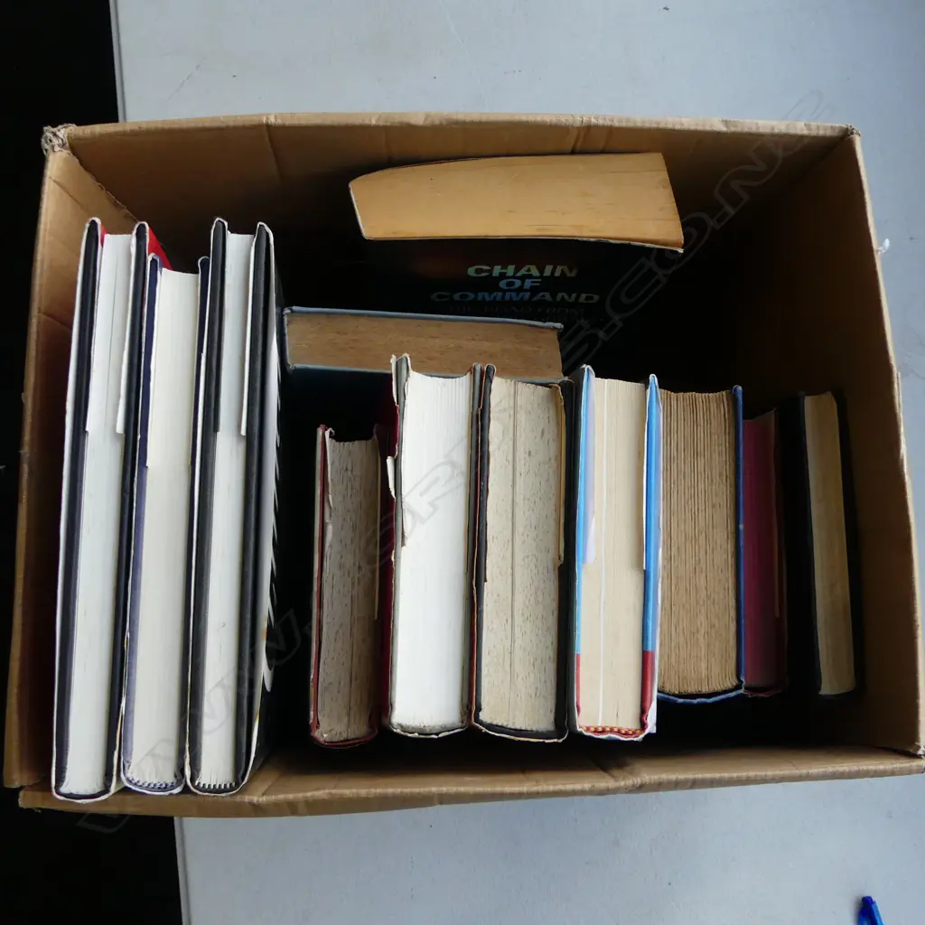 ASST. WAR REFERENCE & NOVELS Image 1++