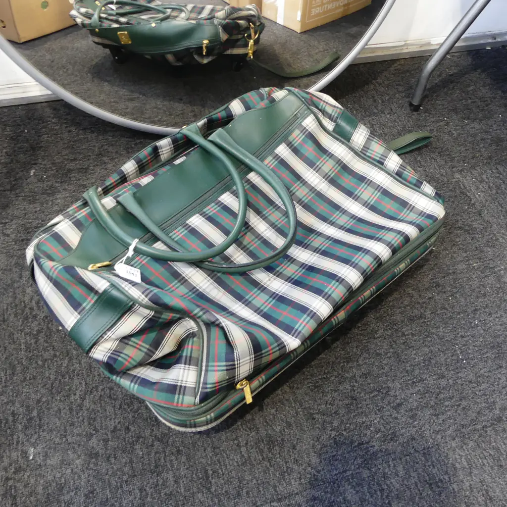 PIERRE CARDIN SUITCASE ON WHEELS W.570mm Image 1++