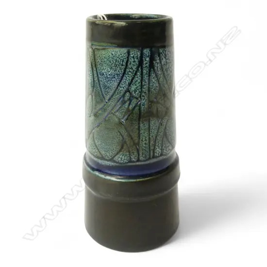 1970’S CELTIC POTTERY CORNWALL STUDIO VASE W. ORIGINAL LABEL, H.155MM