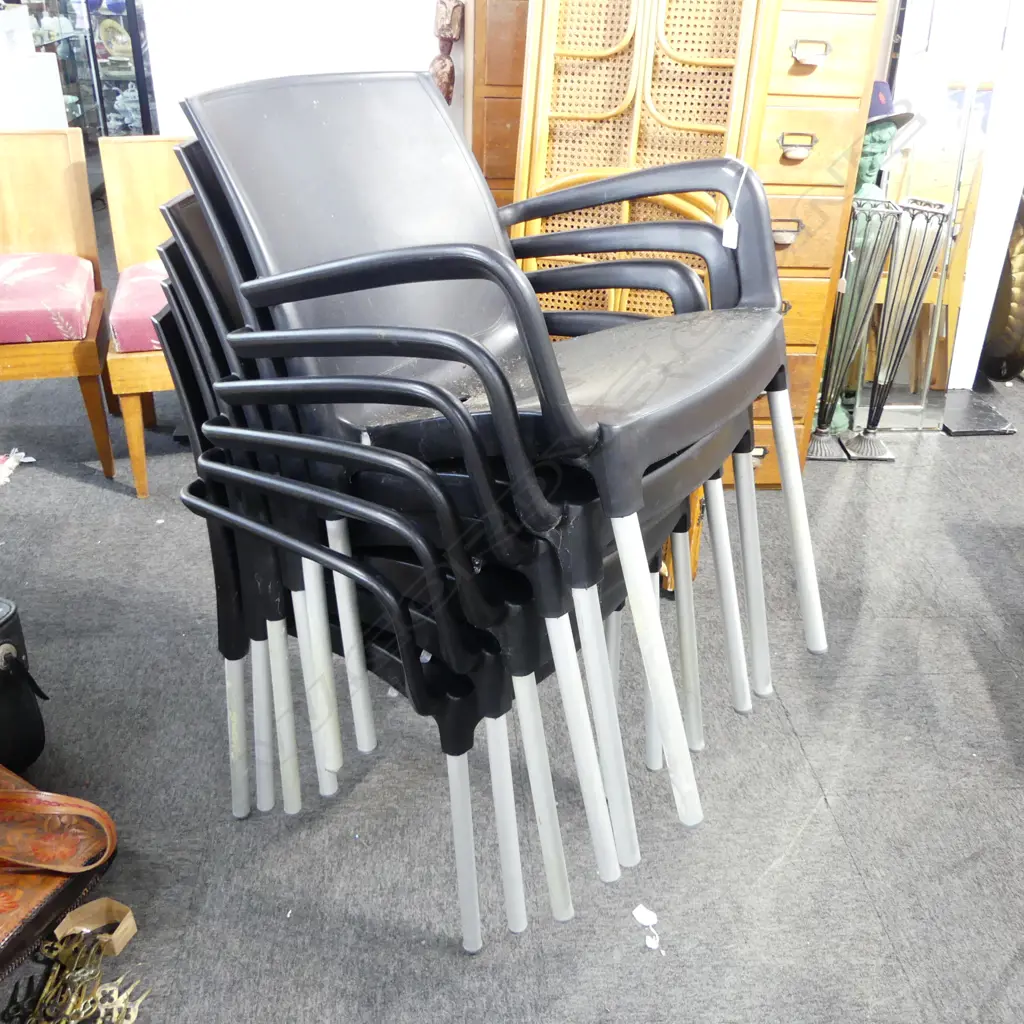 6 BLACK PLASTIC OUTDOOR CHAIRS Image 1++