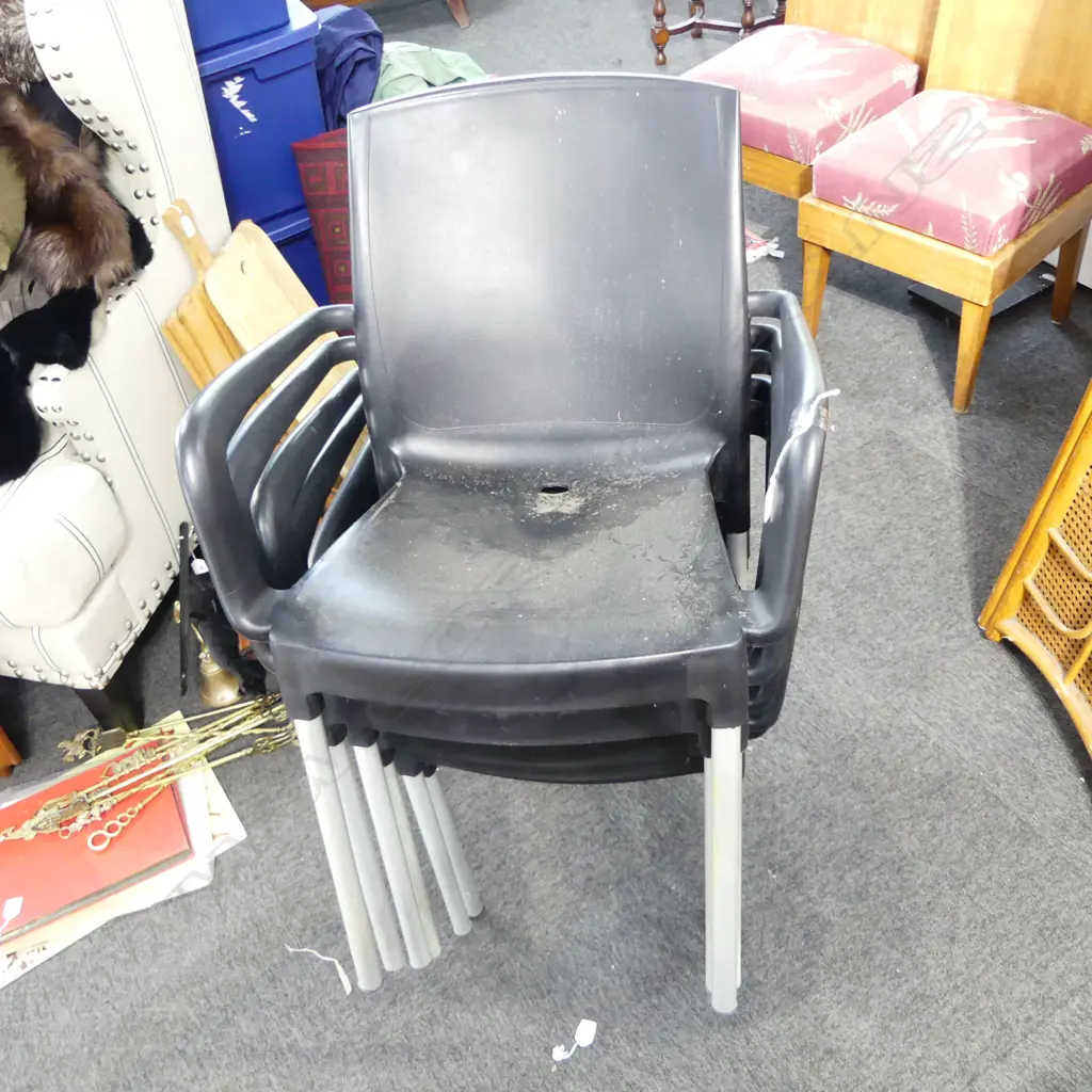 6 BLACK PLASTIC OUTDOOR CHAIRS Image 1++