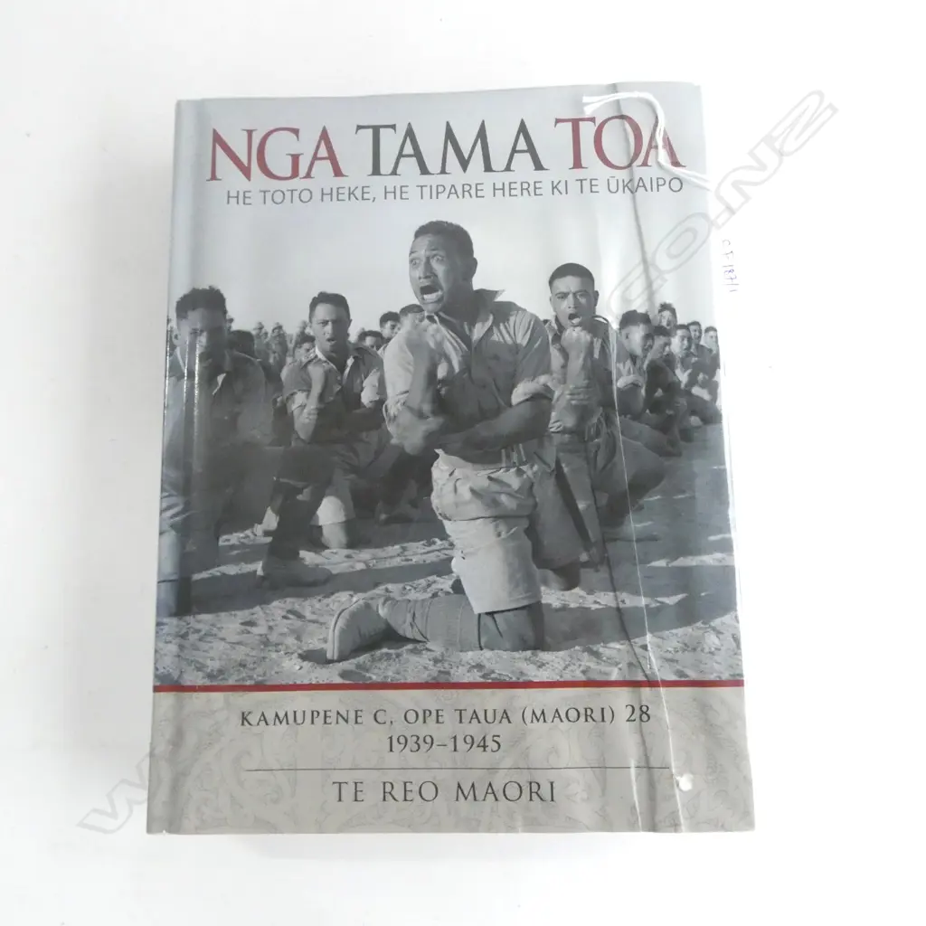MAORI BATTALION BOOK 'NGA TAMA TOA' BATEMAN 2008 Image 1++