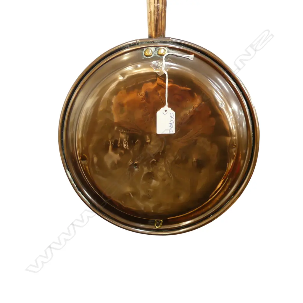 VICTORIAN COPPER BED WARMING PAN with long turned wooden handle Image 1++