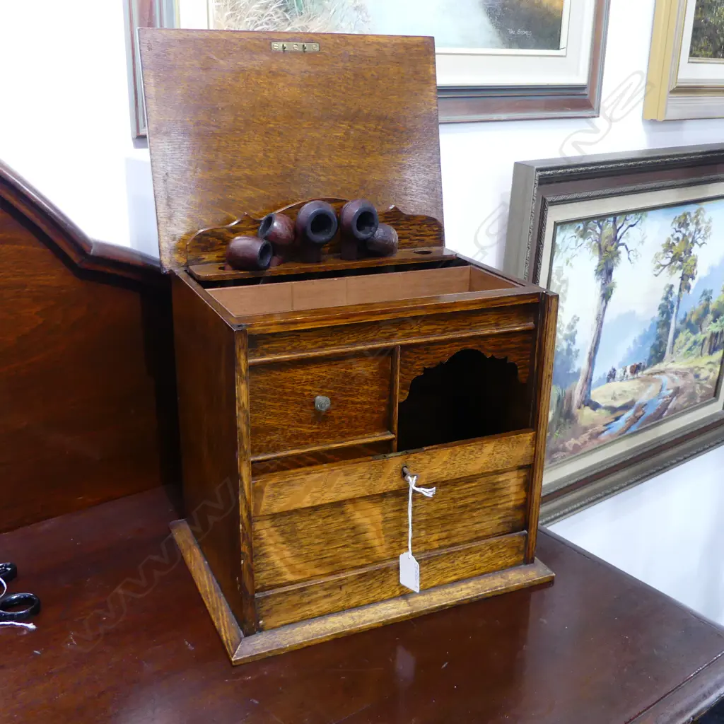 OAK SMOKERS CABINET 305x235x310mm with key + 5 pipes  Image 1++