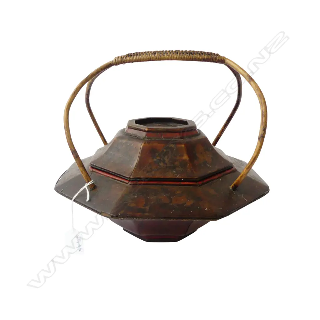 CHINESE HEXAGONAL LACQUER LIDDED BASKET 305mm dia Image 1++
