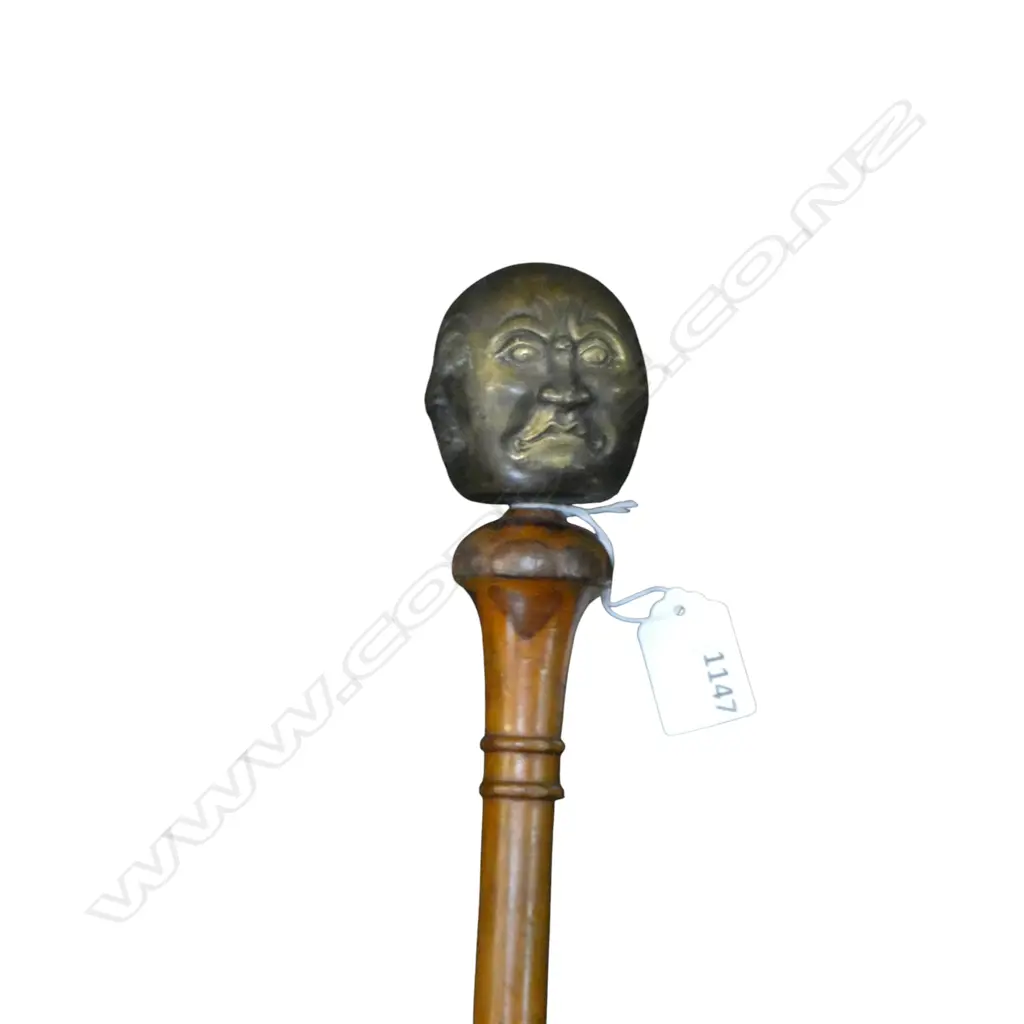 WALKING STICK w. BRASS 4 SIDED HEAD L.950mm Image 1++