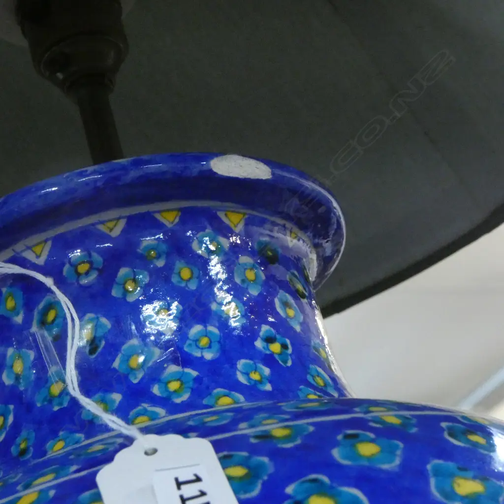 CERAMIC TABLE LAMP, PERSIAN PATTERN H610mm chip & repair Image 1++
