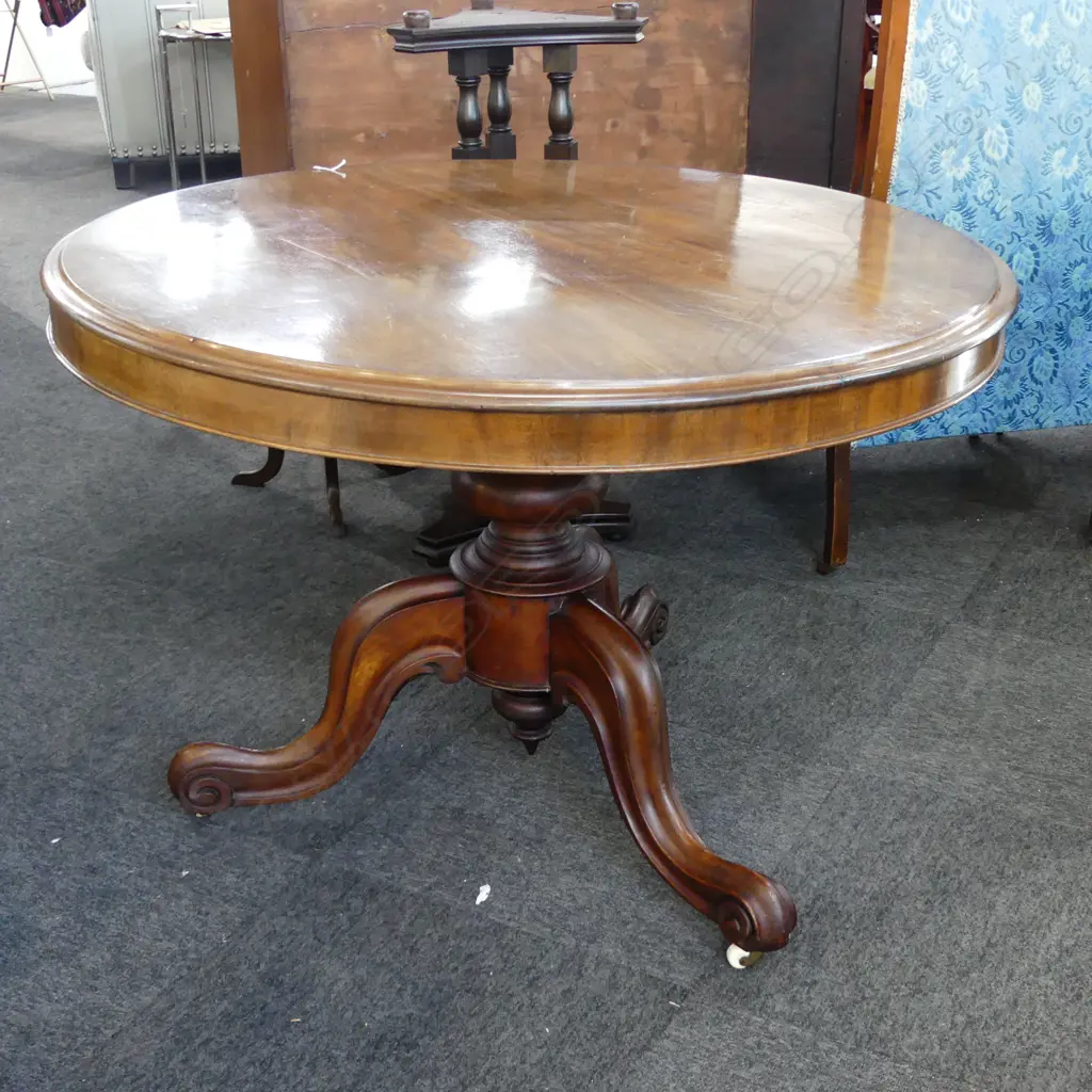 VICTORIAN MAHOGANY SUPPER TABLE 1050mm dia Image 1++