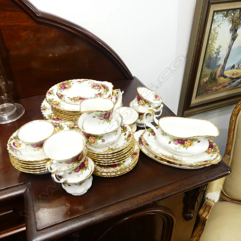 ASST. ROYAL ALBERT 'OLD COUNTRY ROSES' TEA/DINNER CHINA  Image 1++