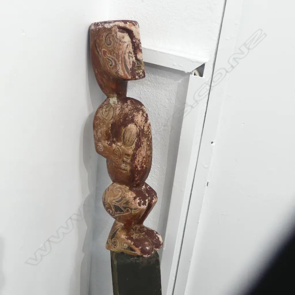 MAORI CARVING ON POST H.1120mm Image 1++