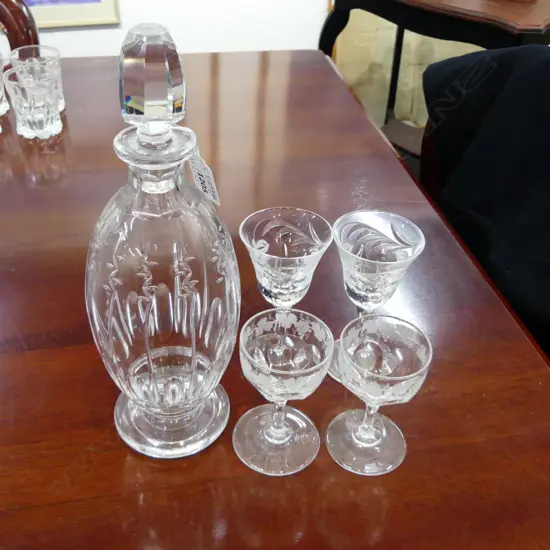 QUALITY STUART CRYSTAL DECANTER H.295mm + 2 PRS GLASSES