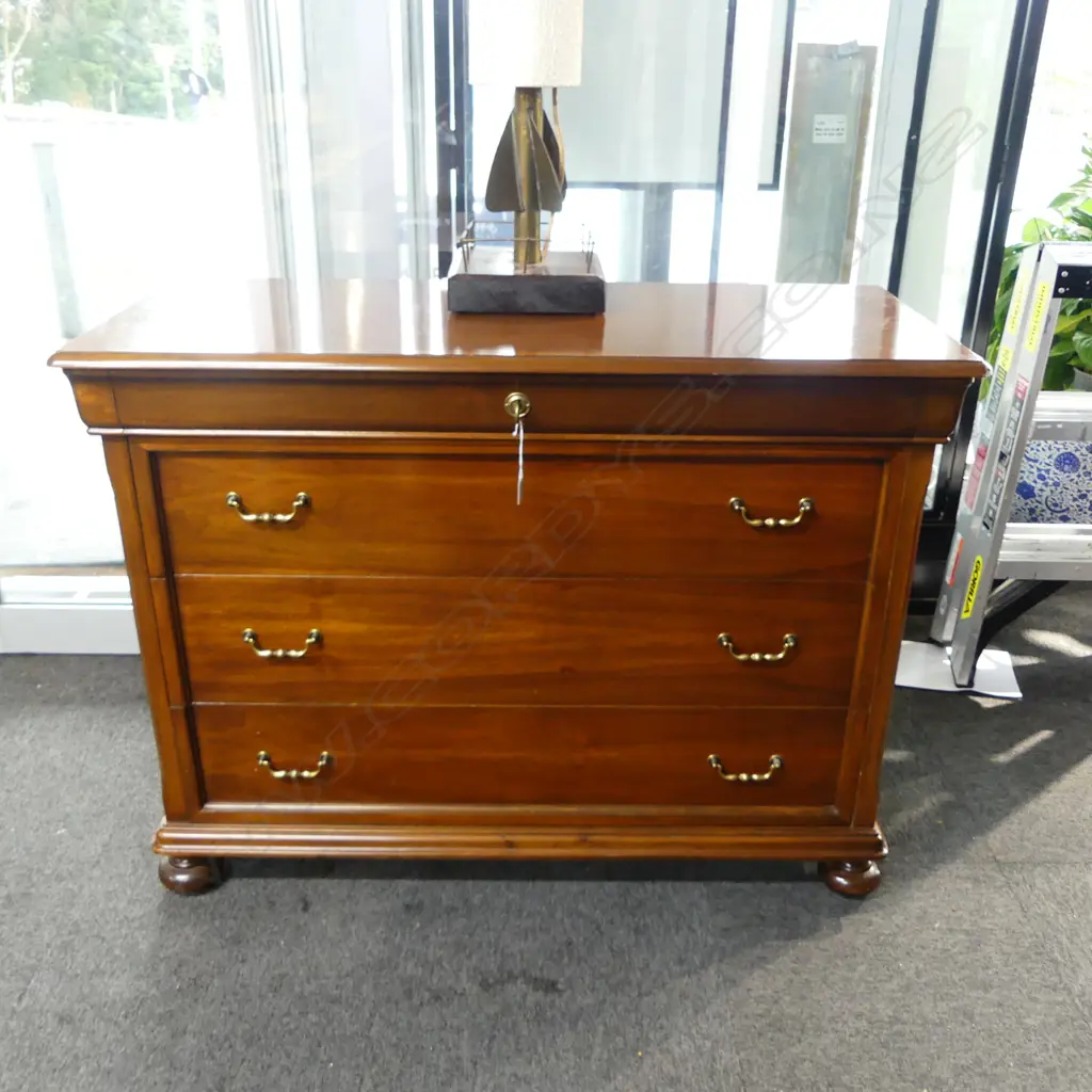 4 DRAW CHEST 1190x500x885mm (TOP RIGHT HAND HANDLE PULLS OFF) Image 1++