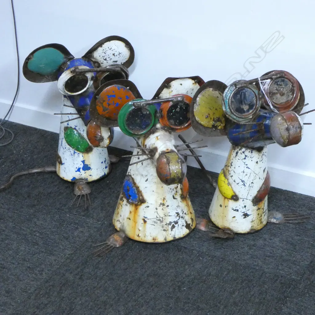 3 METAL MOUSE SCULPTURES H.380mm (1 w. LEG AF) Image 1++