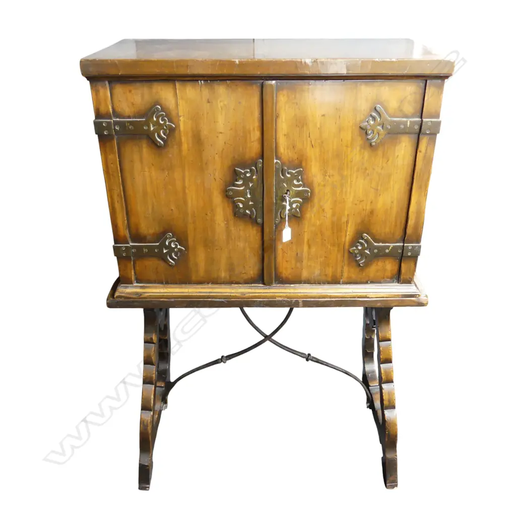 SPANISH CABINET ON STAND 870x415x1365mm Image 1++