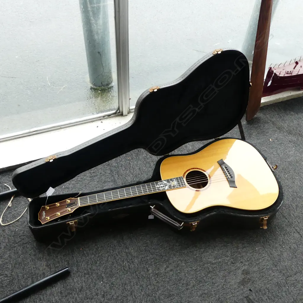 TAYLOR ACOUSTIC GUITAR, 25th ANNIVERSARY No.149 of 500, Model XXV.DR, 18/10/1999, in travel case, excellent condition Image 1++