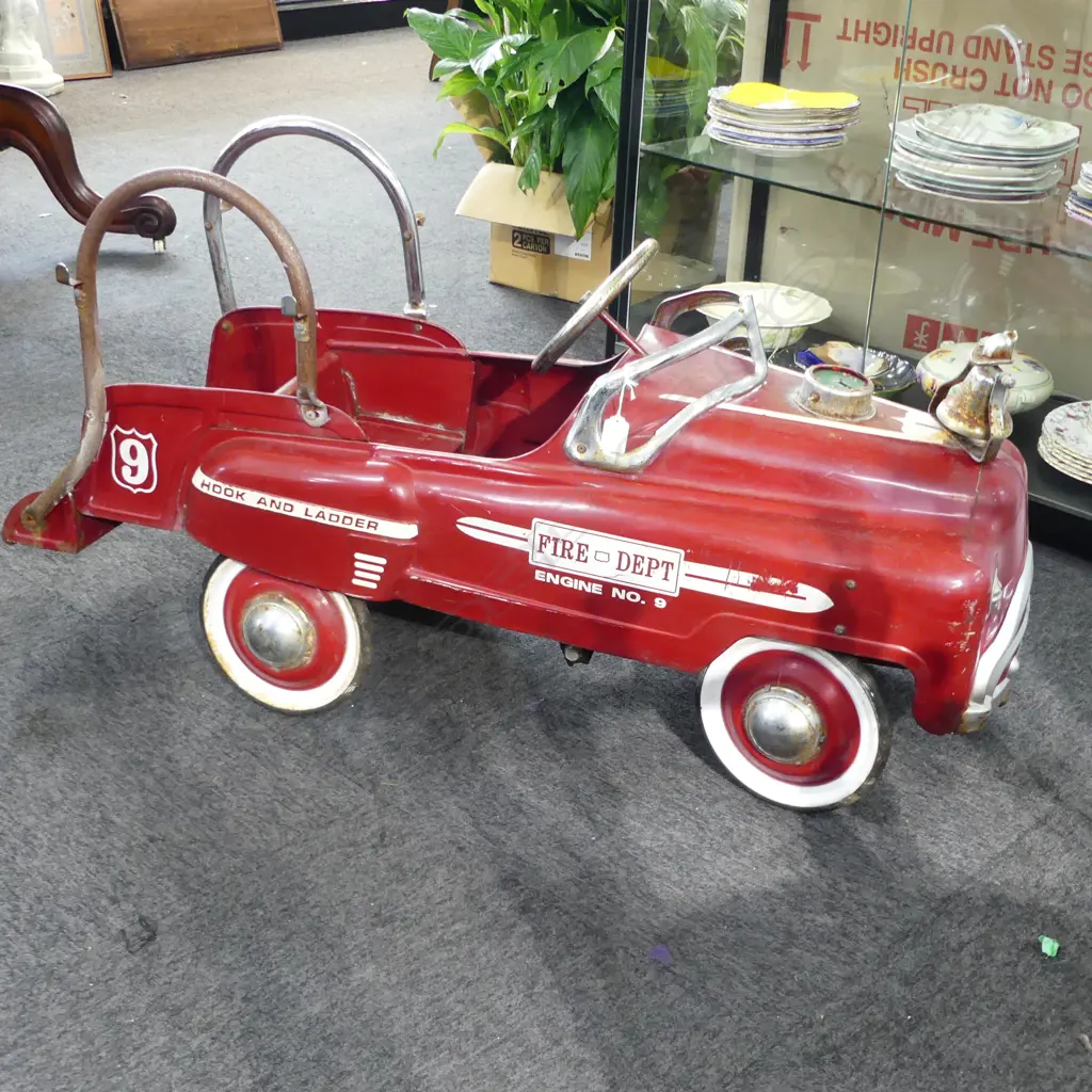 VINTAGE FIRE DEPT. ENGINE PEDDLE CAR (MISSING LIGHT) 1140x400x590mm Image 1++