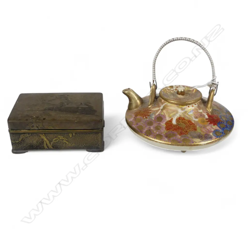MINITURE SATSUMA TEAPOT DIA 100MM & SIGNED JAPANESE METAL TRINKET BOX L80MM Image 1++