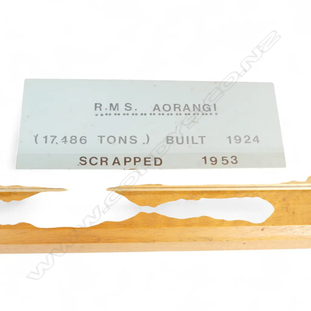 CASED MODEL RMS AORANGI L900 H380MM Image 1++