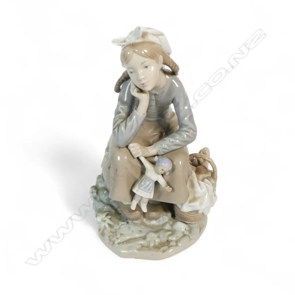 LLADRO FIGURE GIRL WITH DOLL H230MM Image 1++