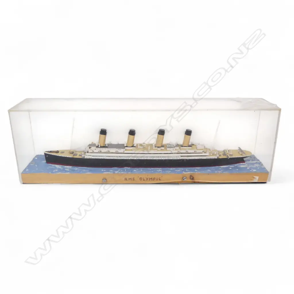 CASED SHIP MODEL RMS OLYMPIC L410 H130MM Image 1++