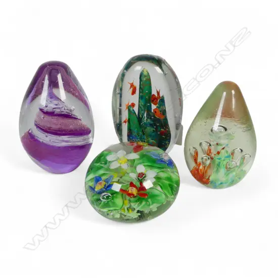 4 GLASS PAPERWIEGHTS H140MM TALLEST