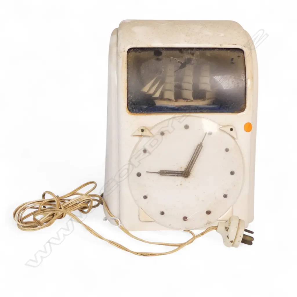 VINTAGE WHITE BAKERLITE MOVING SHIP CLOCK H350MM Image 1++