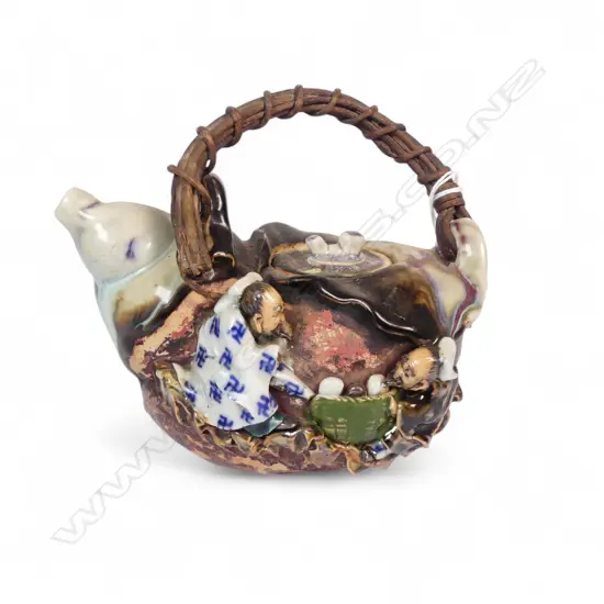 SUMIDA GAWA FIGURAL TEAPOT L150MM CANE HANDLE AF