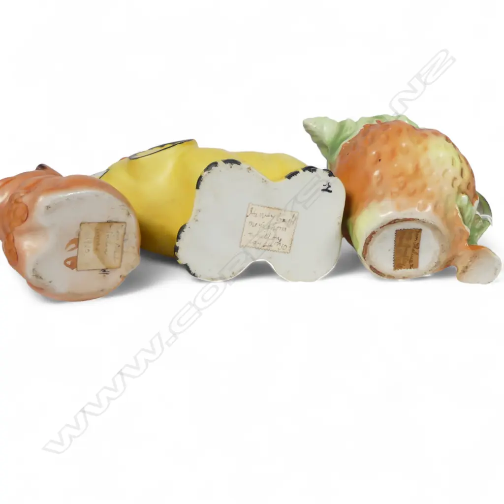 3 SMALL CONT PORC CREAM JUGS ELEPHANT DOG & STRAWBERRY H110MM Image 1++