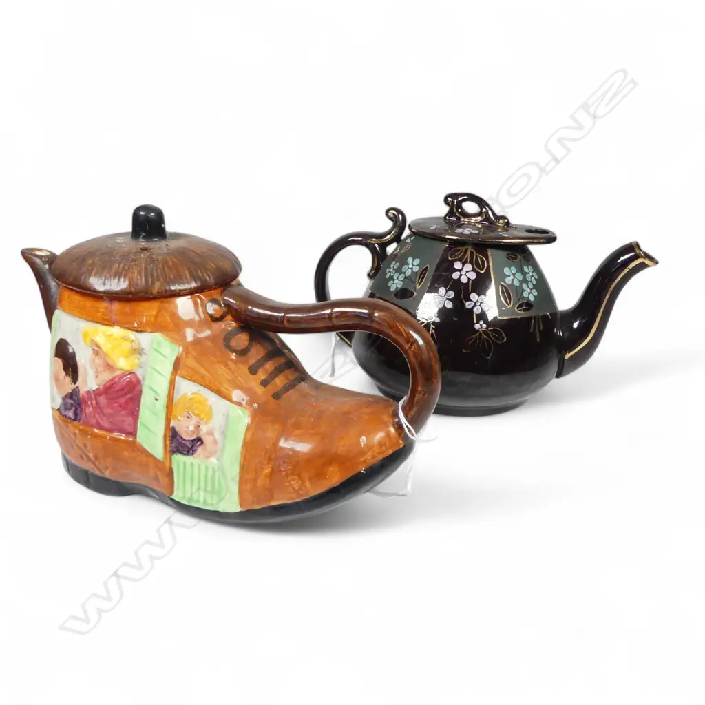 OLD MOTHER HUBBARD TEAPOT L220 & VINTAGE ENGLISH TEAPOT Image 1++
