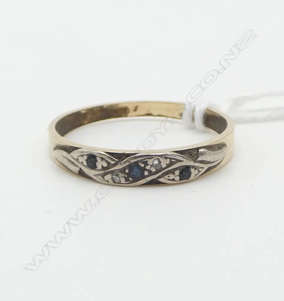 9ct SAPPHIRE & DIAMOND SET BAND RING 1.67gms SIZE Q Image 1++