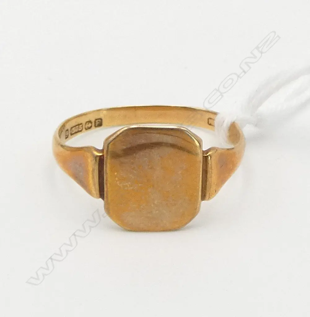 9ct ROSE GOLD SIGNET RING. Unengraved. Hallmarked Birmingham 1930. Size V 2.58gms Image 1++